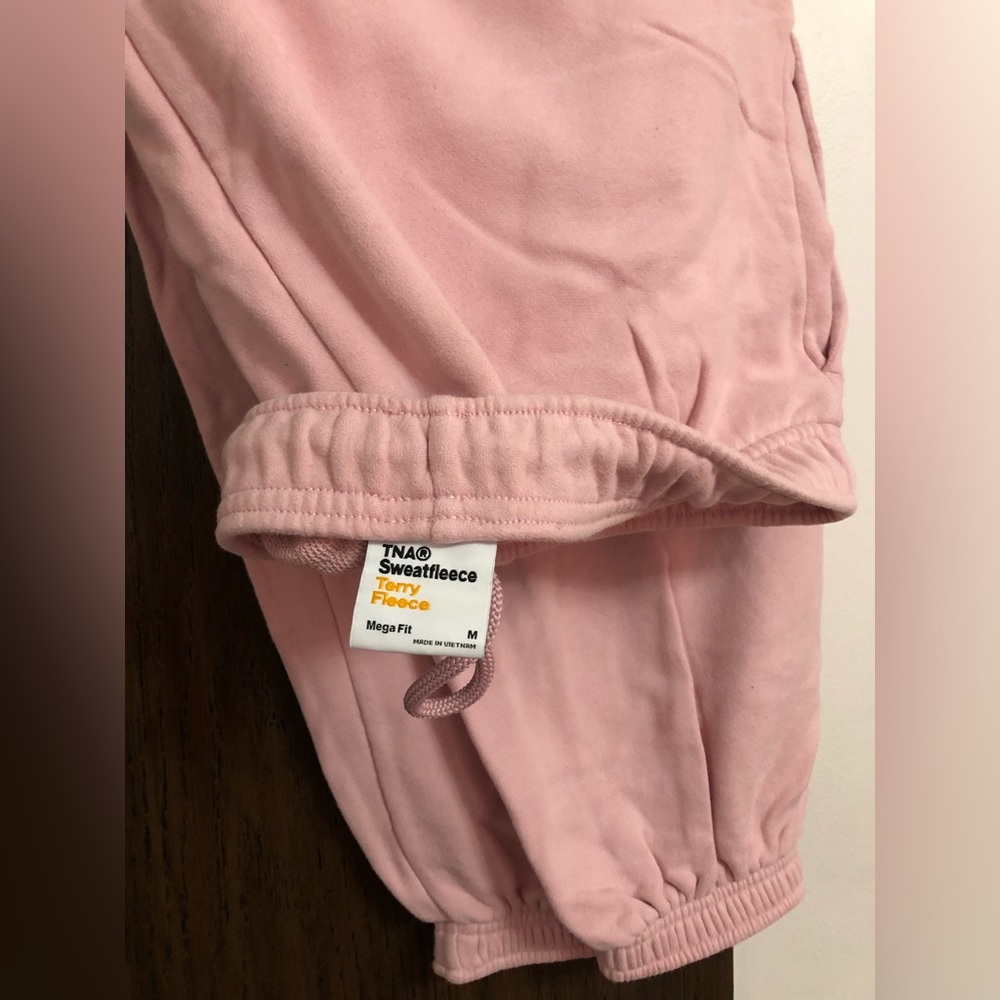 Aritzia TNA Light Pink Joggers - Picture 4 of 4